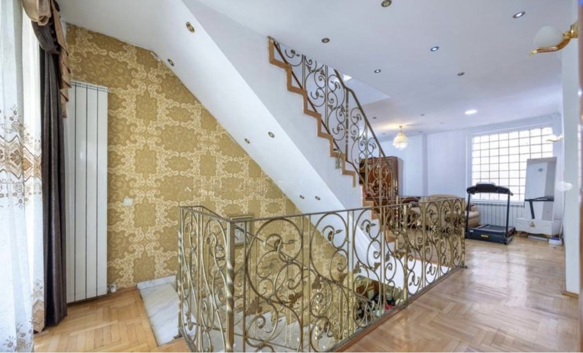 Casă individuală / Spațiu comercial / Clinică | 335 mp, curte proprie | Baicului