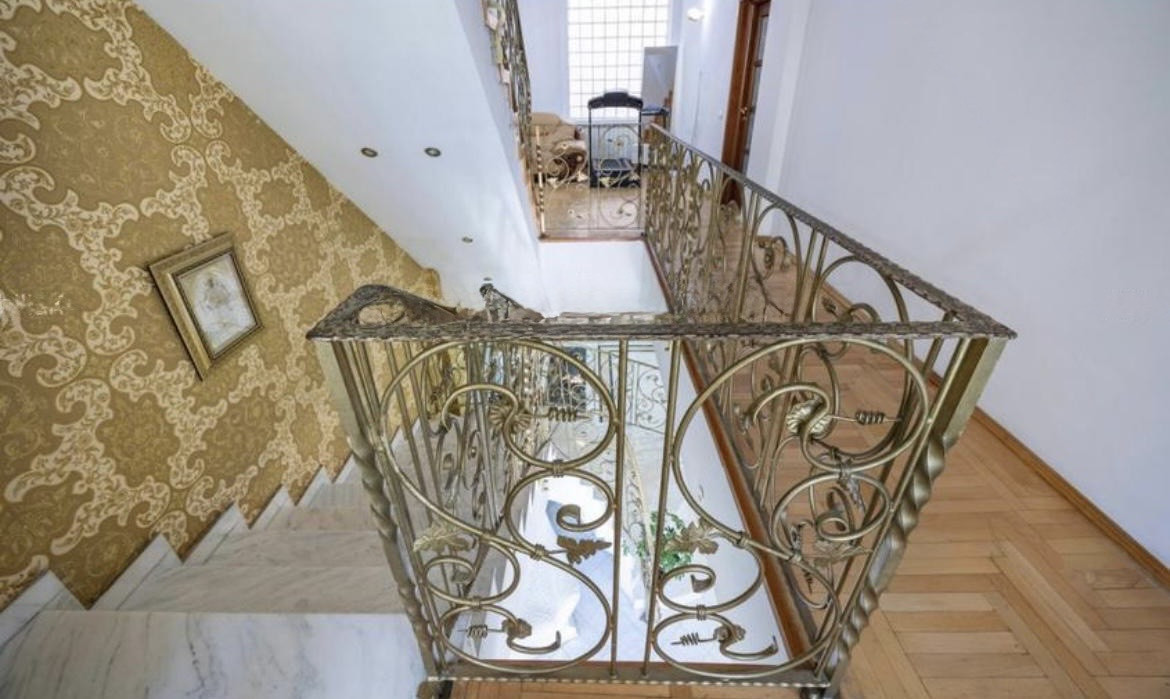 Casă individuală / Spațiu comercial / Clinică | 335 mp, curte proprie | Baicului