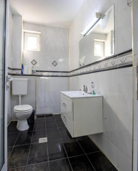 Casă individuală / Spațiu comercial / Clinică | 335 mp, curte proprie | Baicului