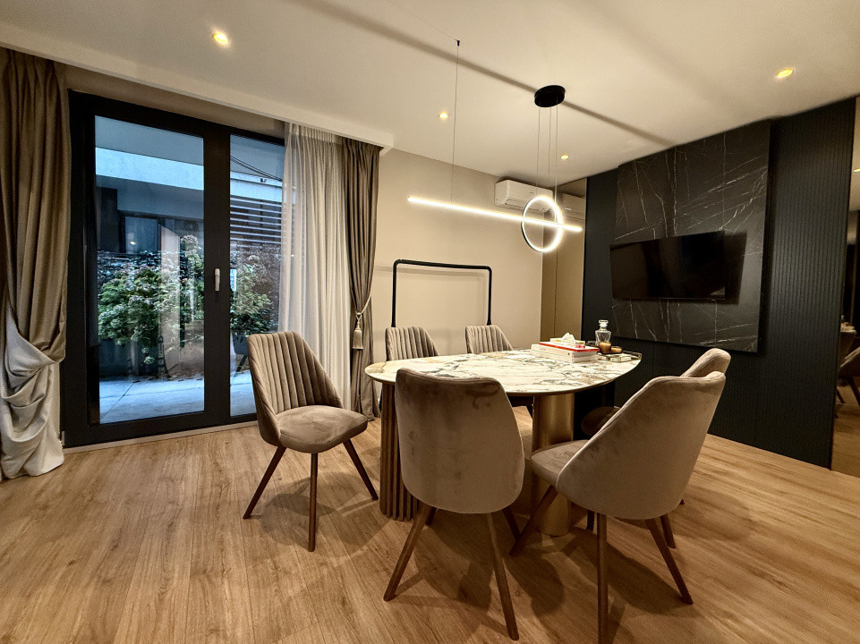 Birou modern cu terasă verde și parcare, în zona Barbu Văcărescu