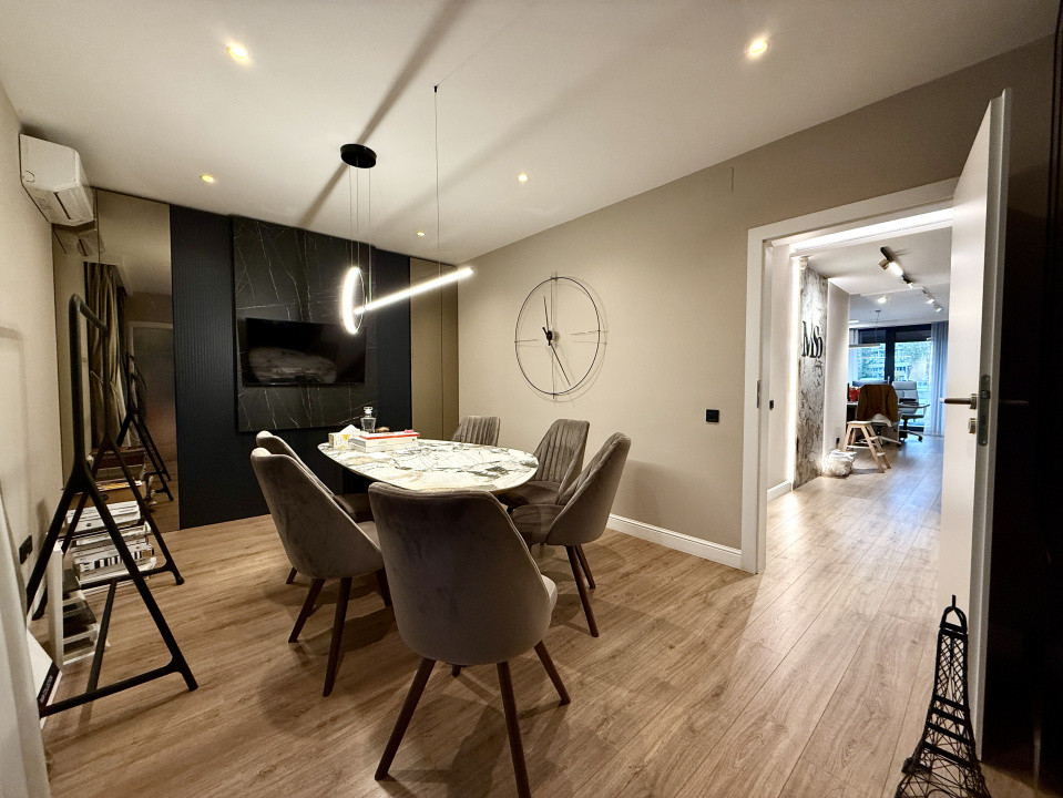 Birou modern cu terasă verde și parcare, în zona Barbu Văcărescu