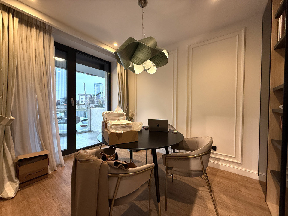 Birou modern cu terasă verde și parcare, în zona Barbu Văcărescu