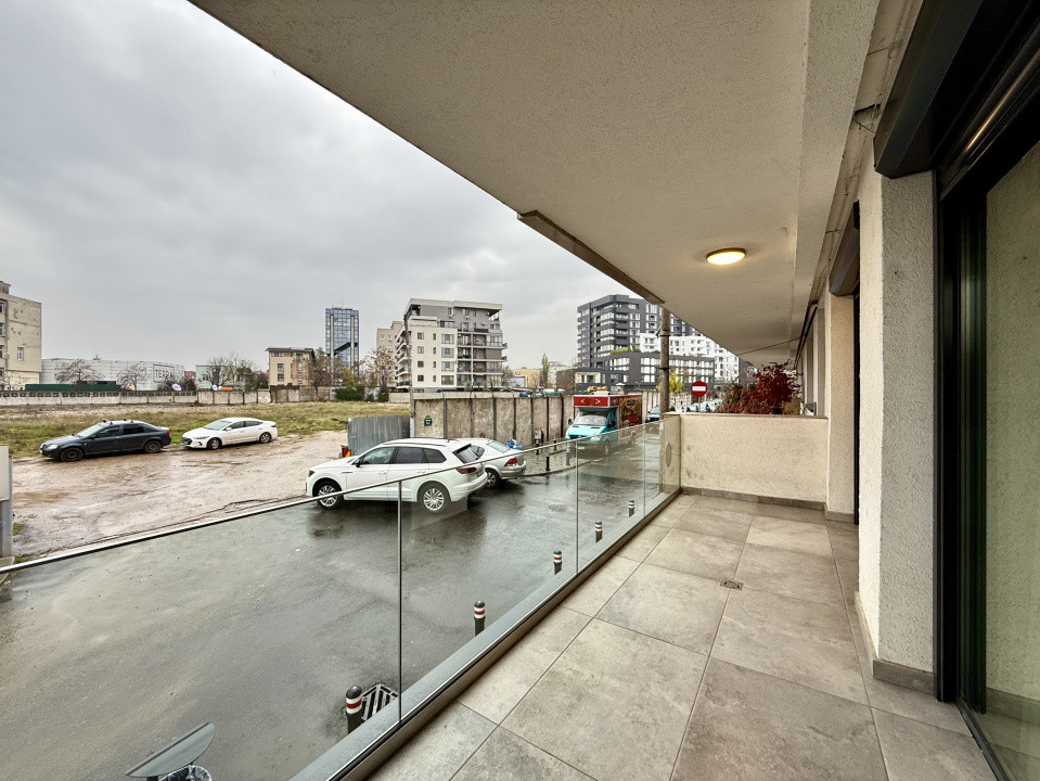 Birou modern cu terasă verde și parcare, în zona Barbu Văcărescu