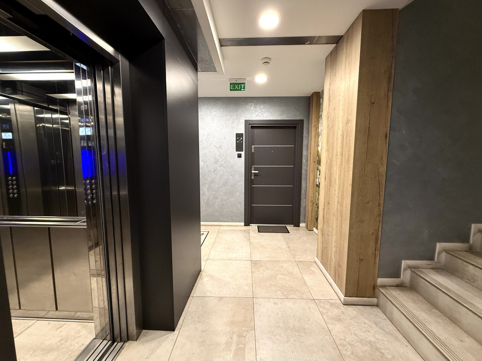 Birou modern cu terasă verde și parcare, în zona Barbu Văcărescu