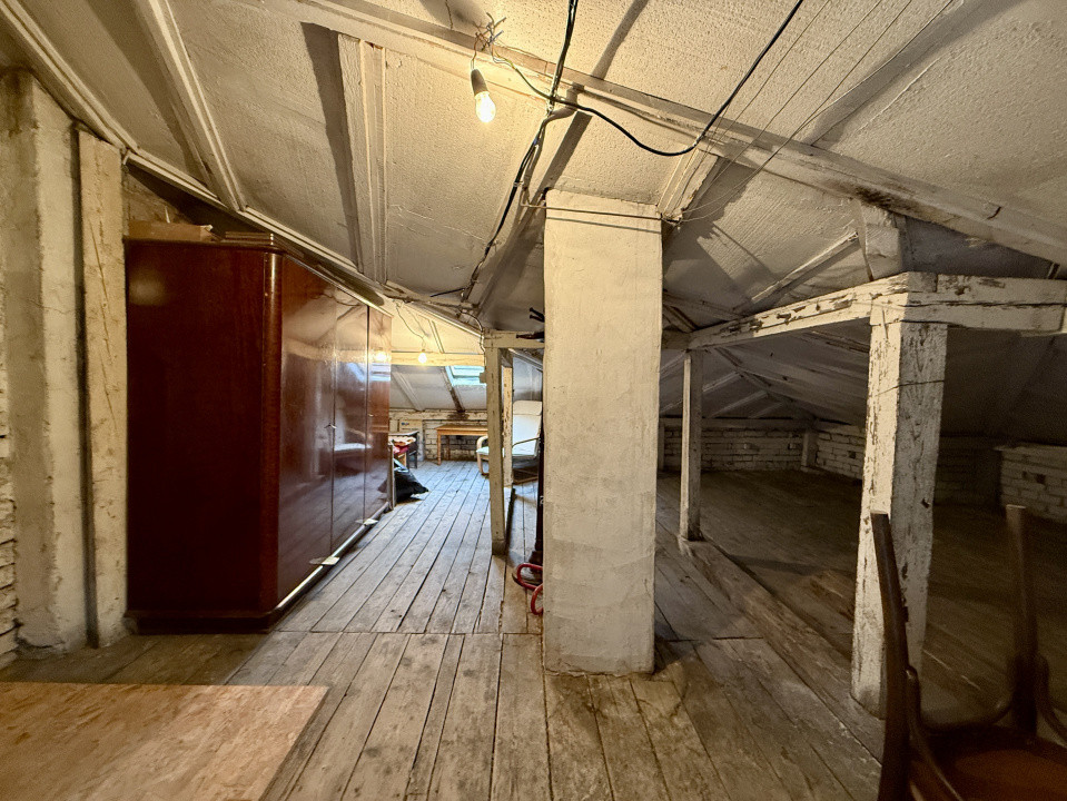 Casă renovată, ideală pentru firmă sau locuință, cu curte, în Crângași