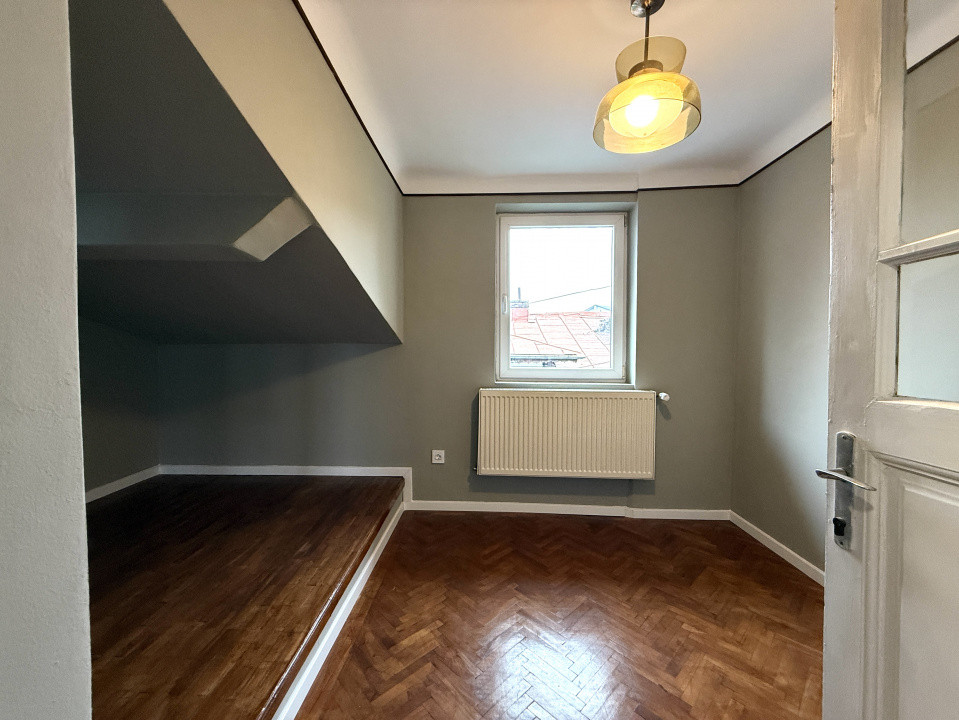 Casă renovată, ideală pentru firmă sau locuință, cu curte, în Crângași