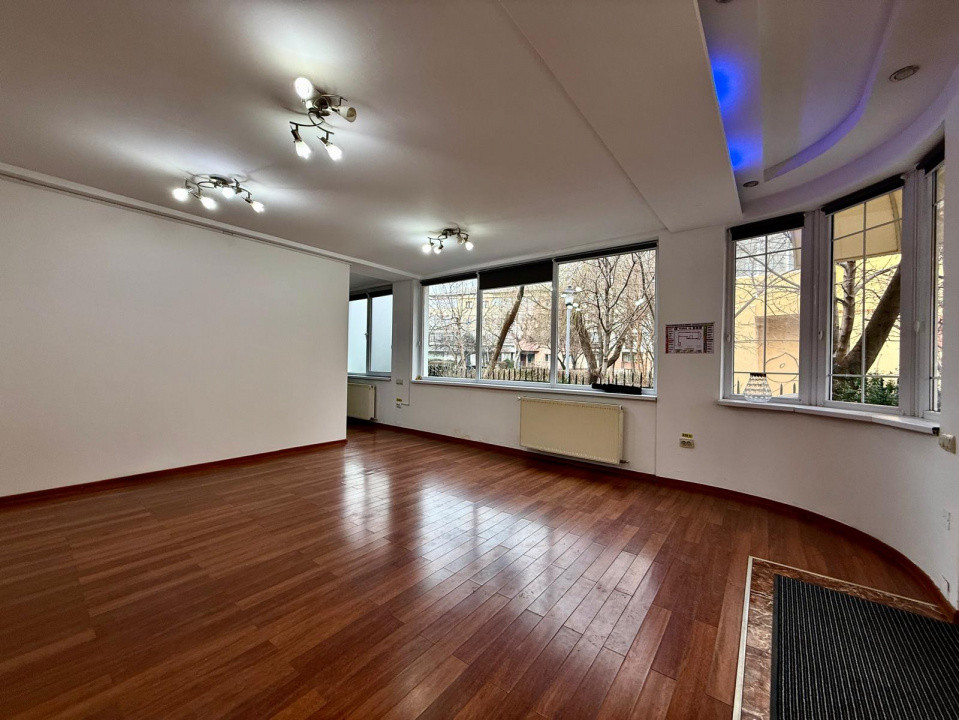 Spațiu comercial stradal cu vizibilitate și trafic pietonal intens | 2 Stejari 