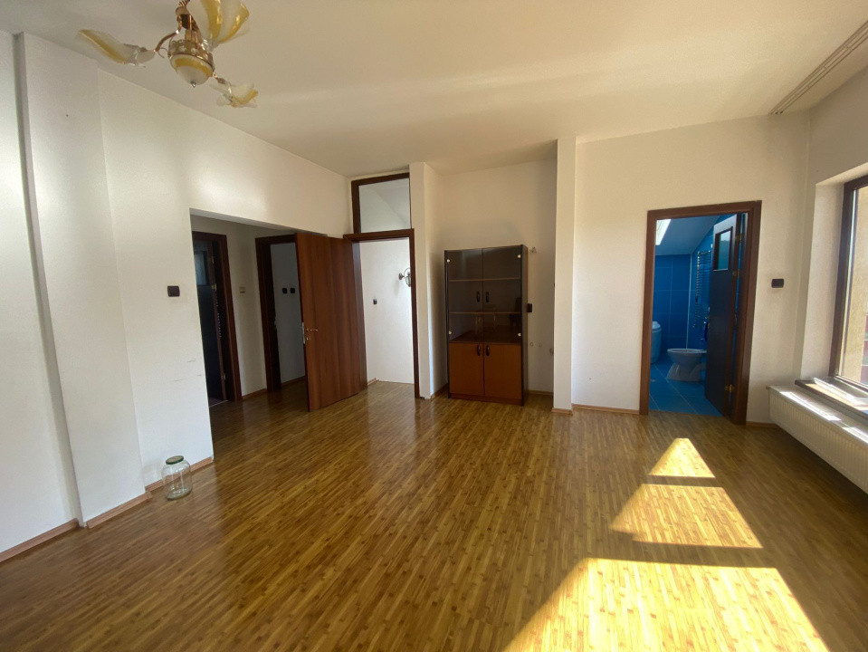 Vilă Deosebita P+1+M pe Colț – 325mp Utili, Curte Amenajată 590mp | Fundeni