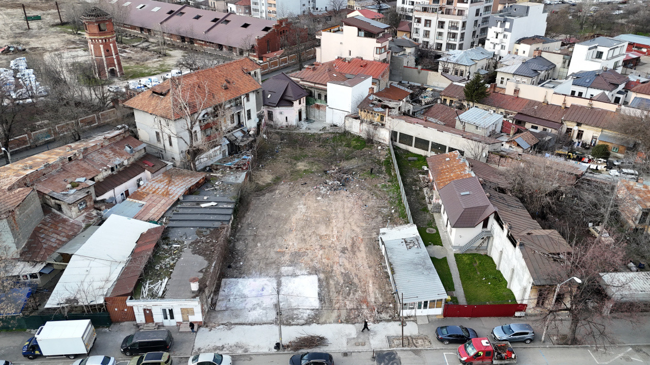 Teren 1387 mp cu front 27 ml, liber de construcții, zona Uranus - Piața de Flori