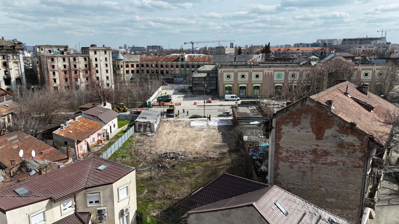 Teren 1387 mp cu front 27 ml, liber de construcții, zona Uranus - Piața de Flori