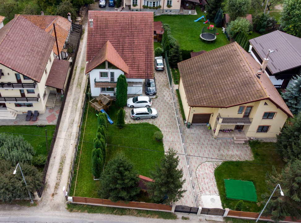 Vilă spațioasă la intrare în Cheia – 7 Camere, Teren 747mp 