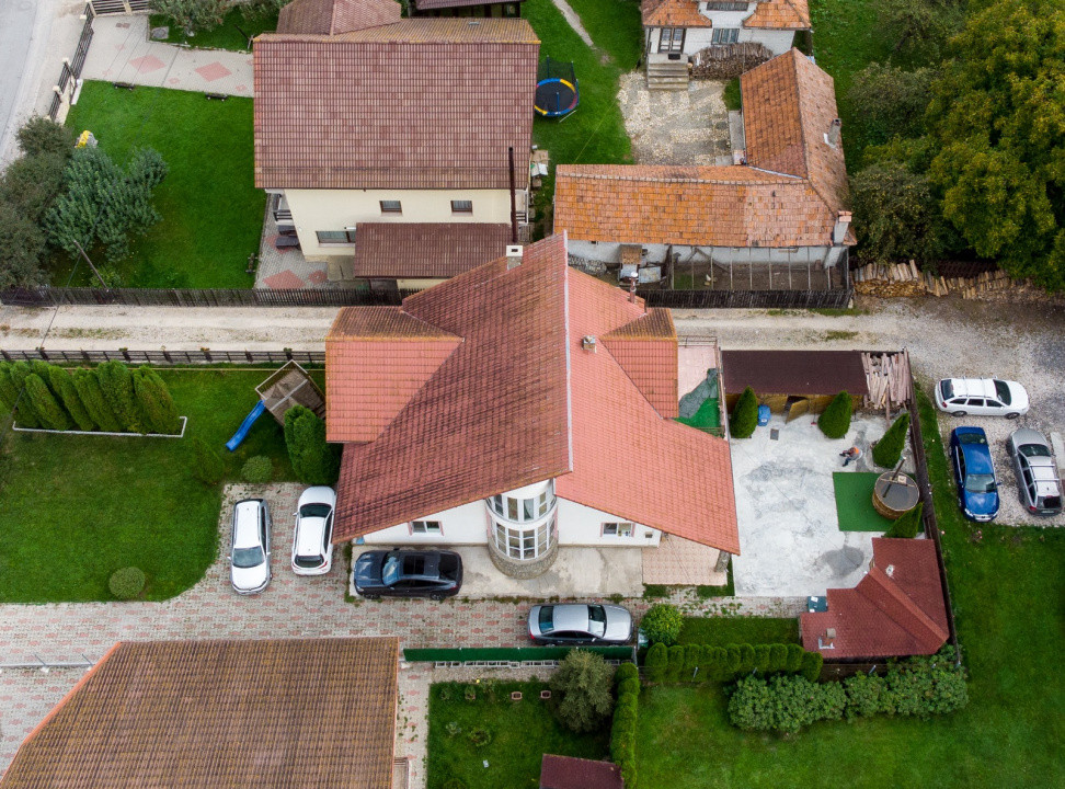 Vilă spațioasă la intrare în Cheia – 7 Camere, Teren 747mp 