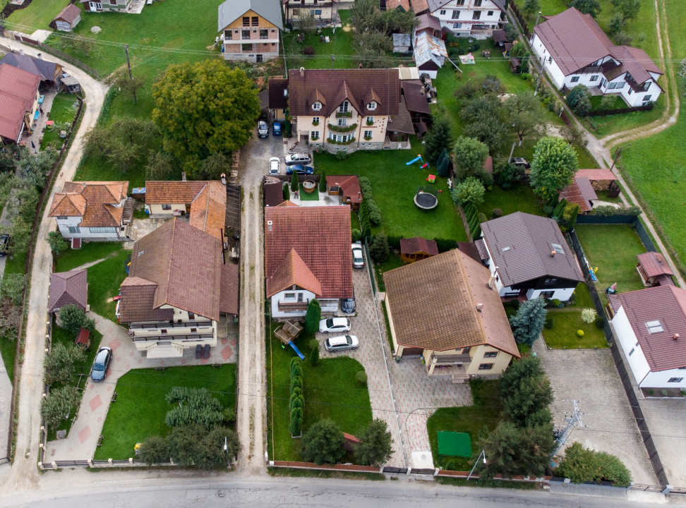 Vilă spațioasă la intrare în Cheia – 7 Camere, Teren 747mp 