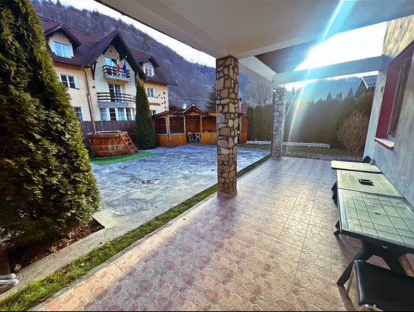 Vilă spațioasă la intrare în Cheia – 7 Camere, Teren 747mp 