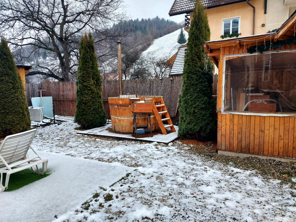 Vilă spațioasă la intrare în Cheia – 7 Camere, Teren 747mp 