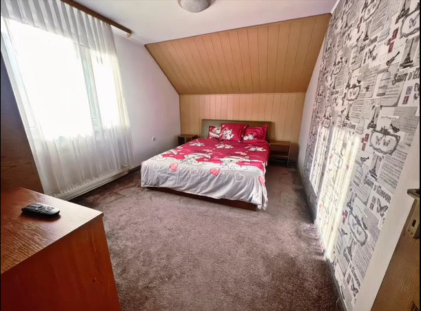 Vilă spațioasă la intrare în Cheia – 7 Camere, Teren 747mp 