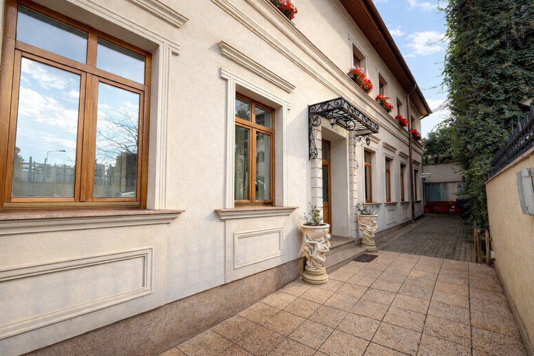 Vilă ultracentrală cu piscină interioară, saună și cramă | Unirii