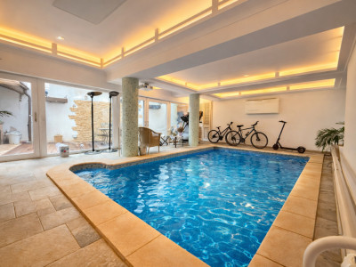 Vilă ultracentrală cu piscină interioară, saună și cramă | Unirii