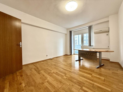 Apartament / Birou 3 camere decomandat, 95 mp, 2 bai + 2 balcoane | Decebal