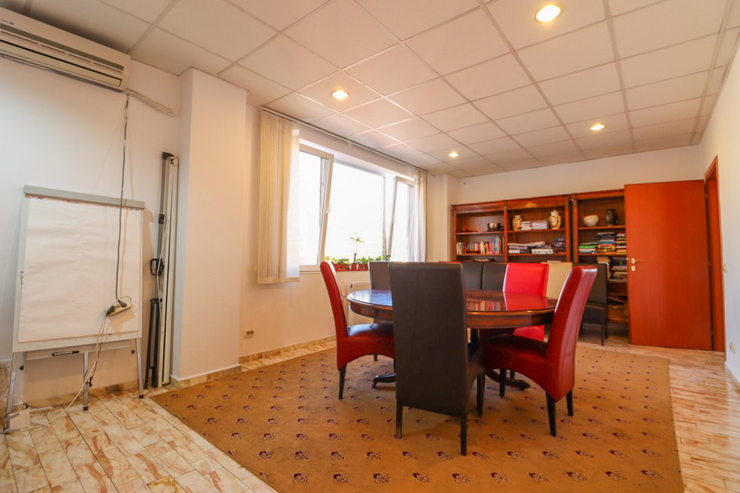 Casă de vânzare cu 12 camere - Piața Iancului/Muncii