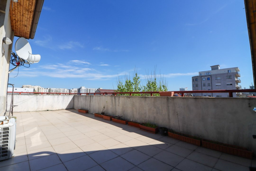 Casă de vânzare cu 12 camere - Piața Iancului/Muncii