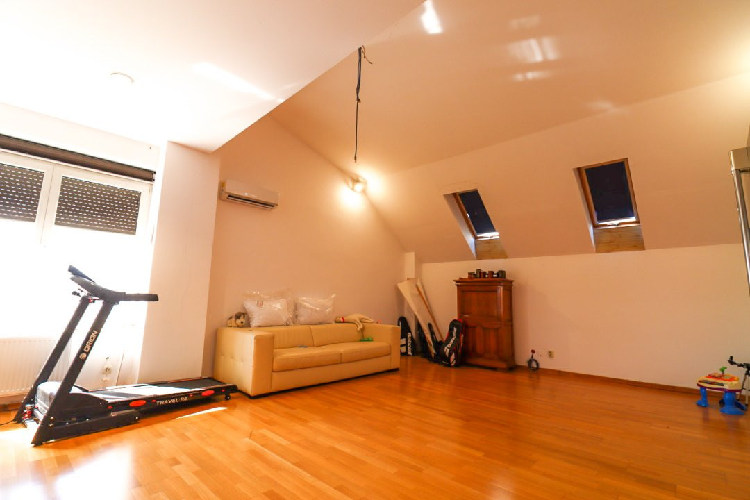 Casă de vânzare cu 12 camere - Piața Iancului/Muncii