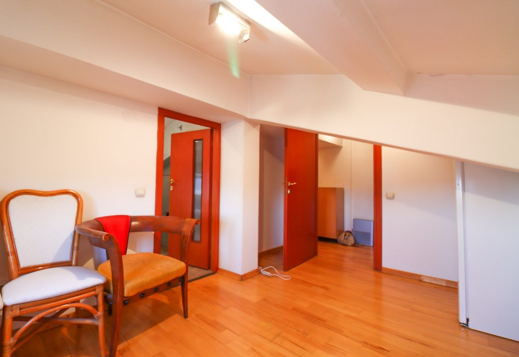 Casă de vânzare cu 12 camere - Piața Iancului/Muncii