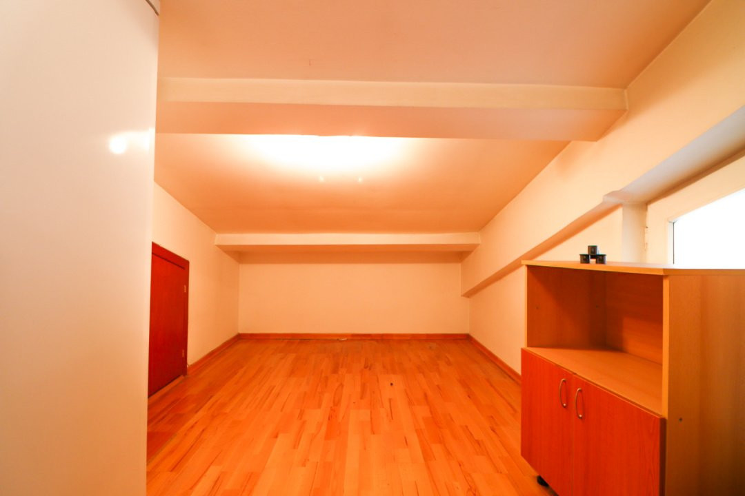 Casă de vânzare cu 12 camere - Piața Iancului/Muncii