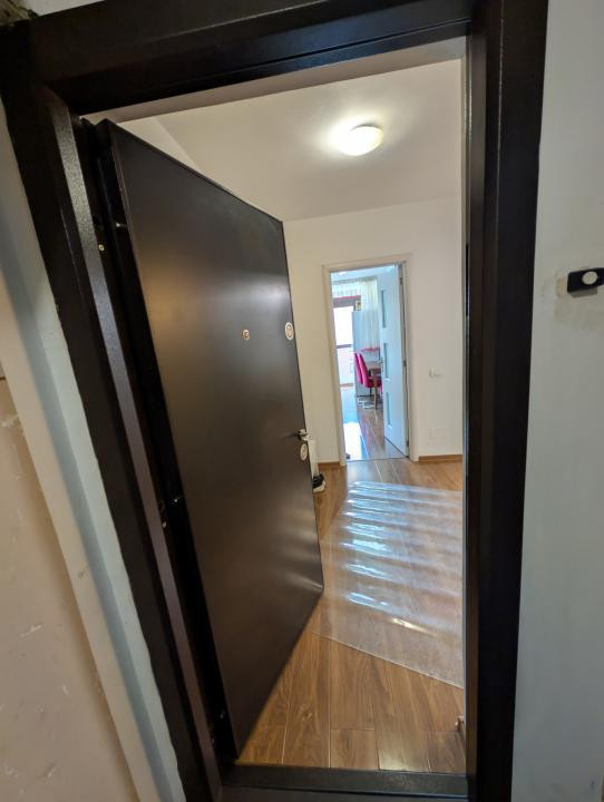 Apartament 3 Camere Modern metrou în fața blocului