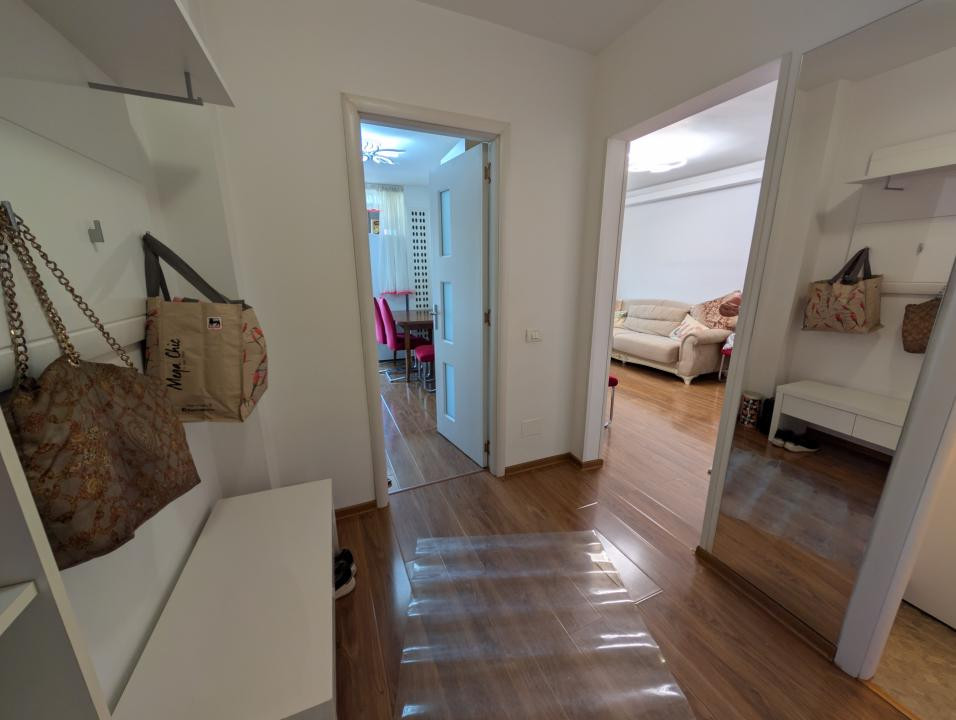Apartament 3 Camere Modern metrou în fața blocului