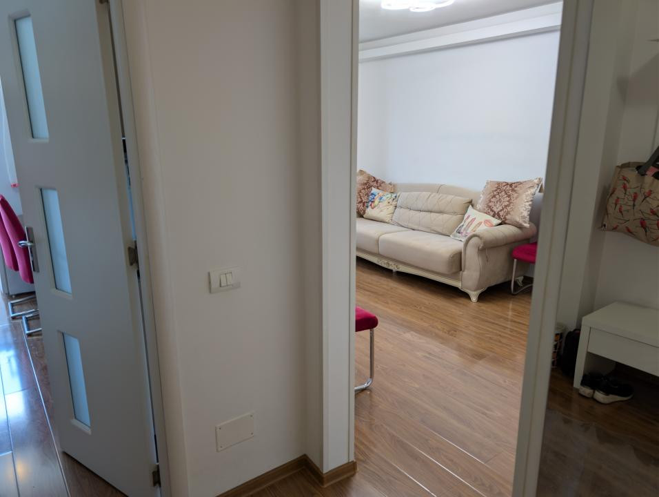 Apartament 3 Camere Modern metrou în fața blocului