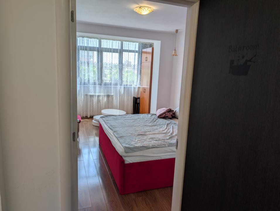 Apartament 3 Camere Modern metrou în fața blocului