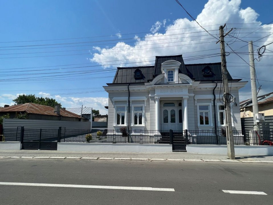 0% | Casa cu destinatie comerciala, parcare, terasa si gradina
