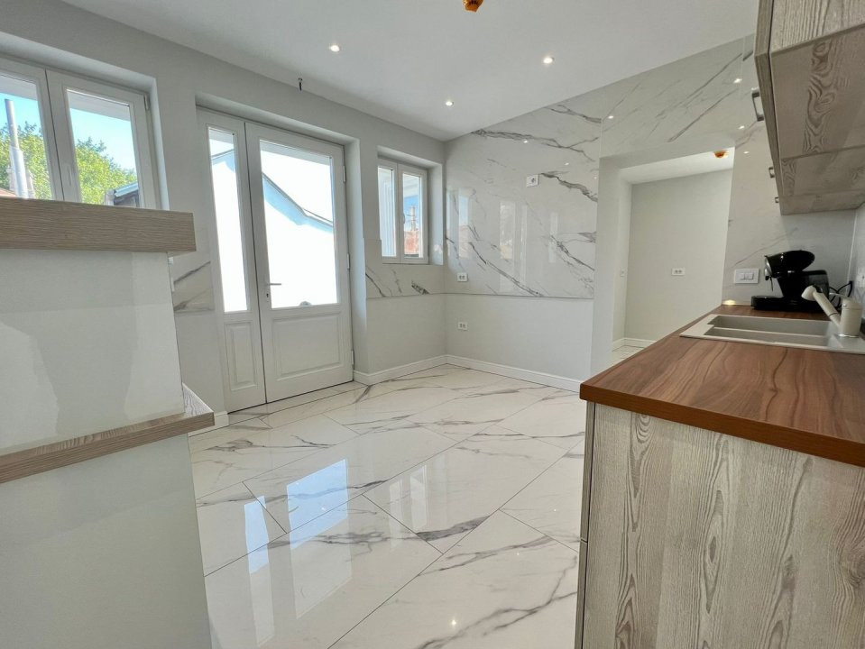 0% | Casa cu destinatie comerciala, parcare, terasa si gradina