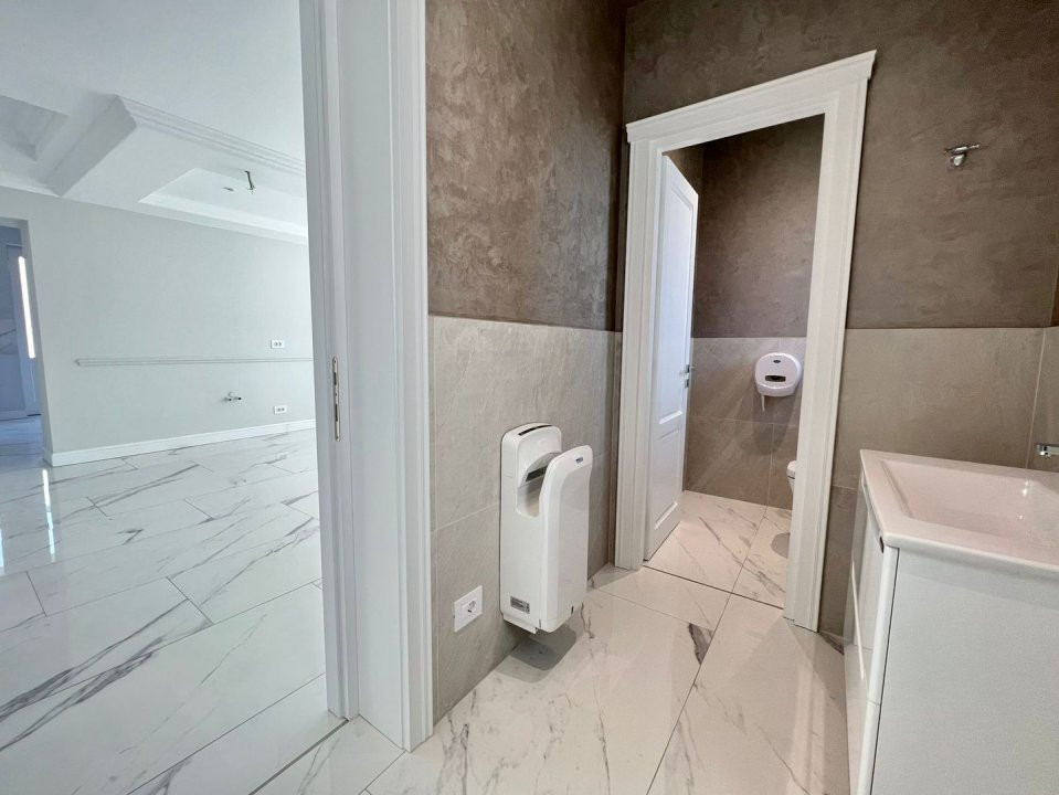 0% | Casa cu destinatie comerciala, parcare, terasa si gradina