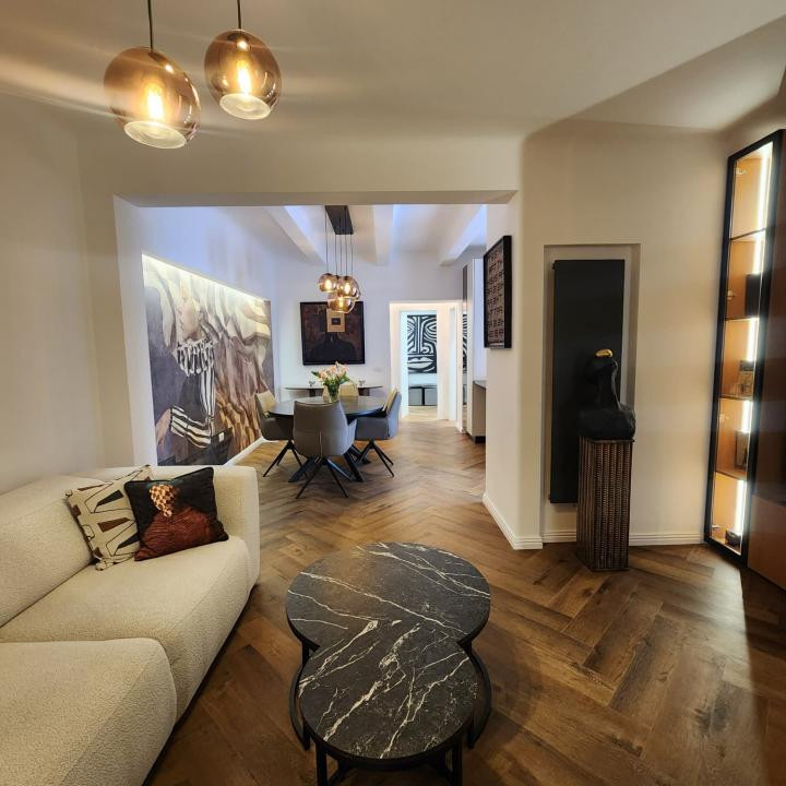 Unicat în Blocul Florentin: 3 camere, 2 băi, renovat integral cu designer