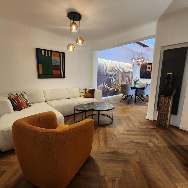 Unicat în Blocul Florentin: 3 camere, 2 băi, renovat integral cu designer