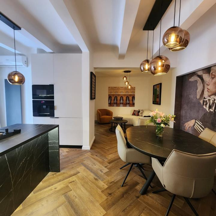 Unicat în Blocul Florentin: 3 camere, 2 băi, renovat integral cu designer