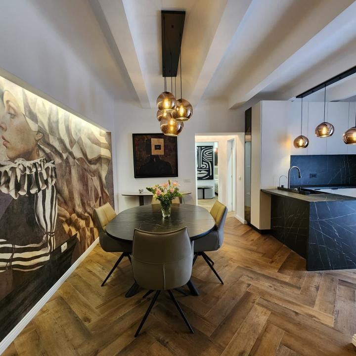 Unicat în Blocul Florentin: 3 camere, 2 băi, renovat integral cu designer