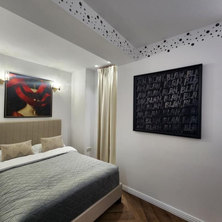 Unicat în Blocul Florentin: 3 camere, 2 băi, renovat integral cu designer