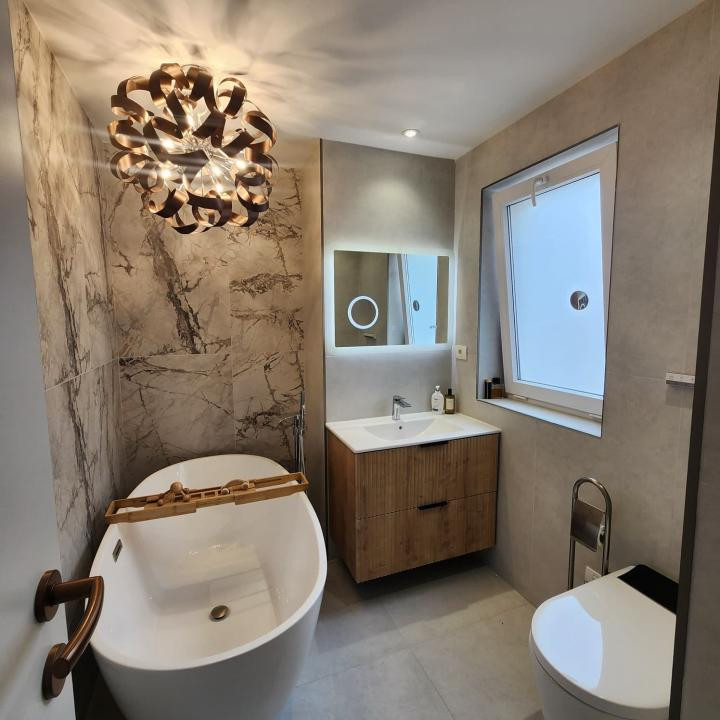 Unicat în Blocul Florentin: 3 camere, 2 băi, renovat integral cu designer