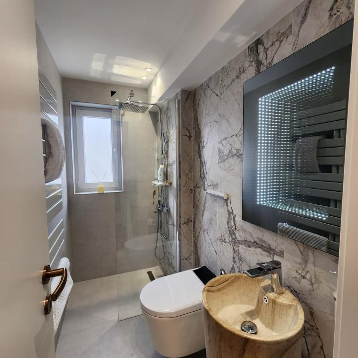 Unicat în Blocul Florentin: 3 camere, 2 băi, renovat integral cu designer