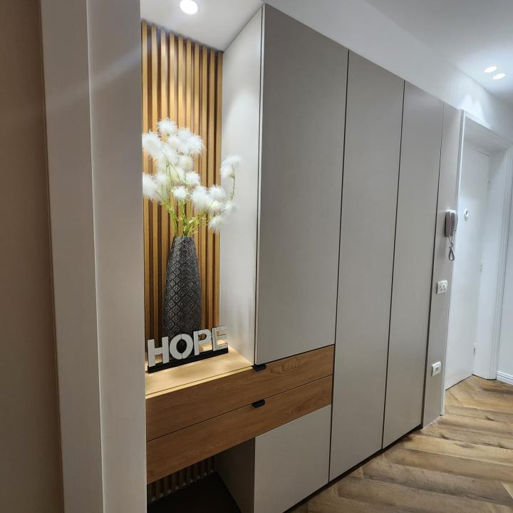 Unicat în Blocul Florentin: 3 camere, 2 băi, renovat integral cu designer