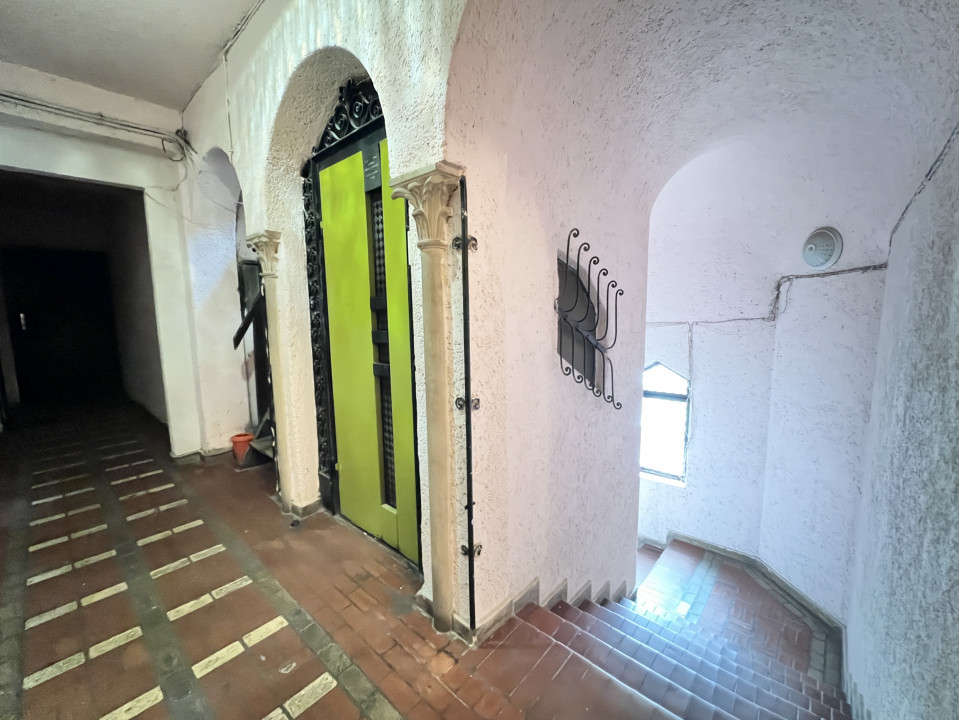 Unicat în Blocul Florentin: 3 camere, 2 băi, renovat integral cu designer
