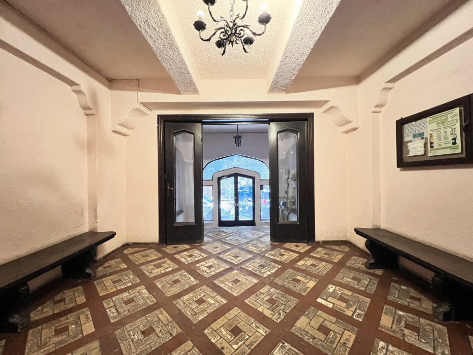 Unicat în Blocul Florentin: 3 camere, 2 băi, renovat integral cu designer