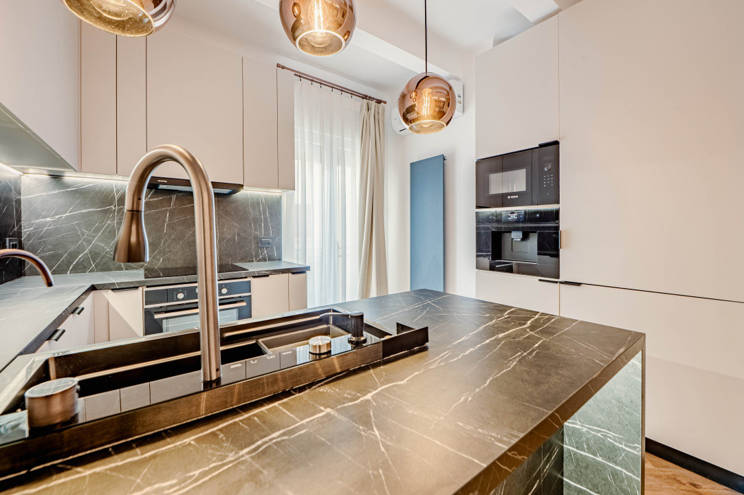 Unicat în Blocul Florentin: 3 camere, 2 băi, renovat integral cu designer