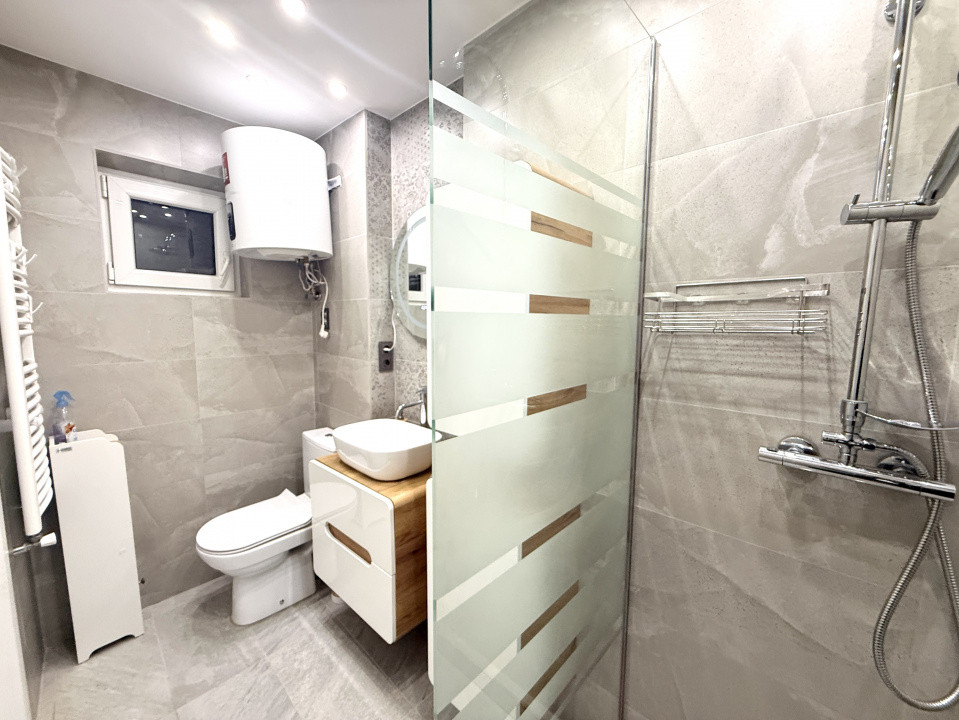 Apartament 3 camere decomandat, 72 mp, PARCARE, la intrarea in parc Tineretului!