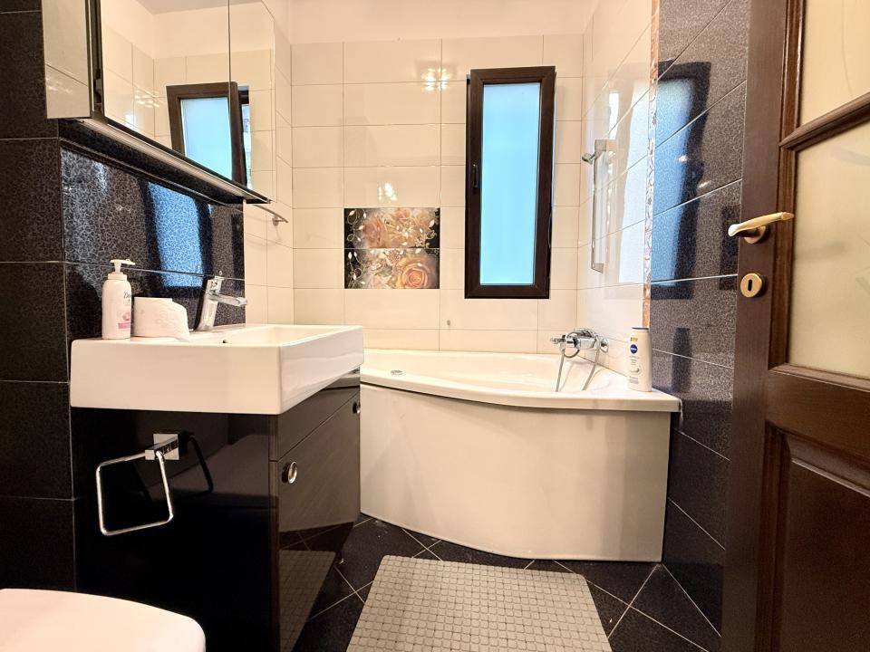Apartament 3 camere cu centrală proprie, pet friendly și parcare disponibilă 