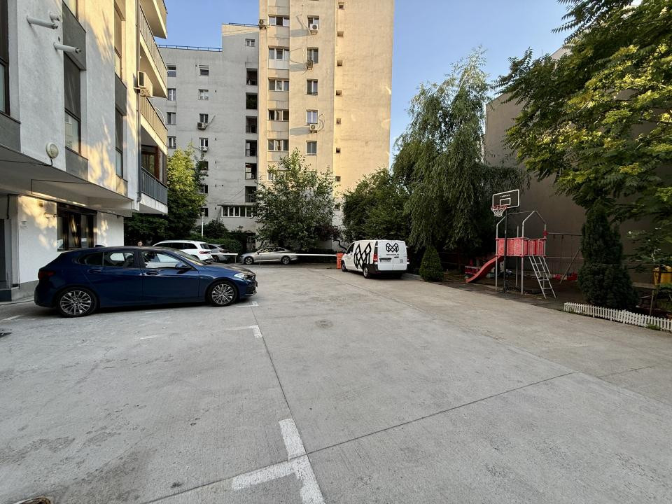 Apartament 3 camere cu centrală proprie, pet friendly și parcare disponibilă 