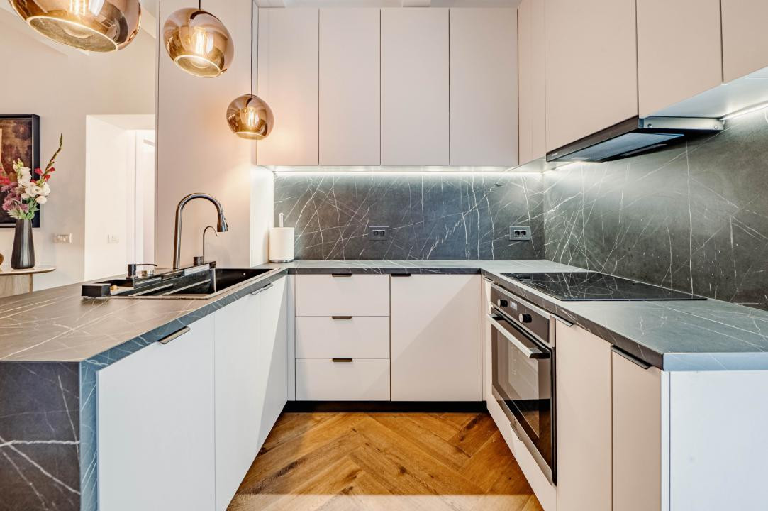 Unicat în Blocul Florentin: 3 camere, 2 băi, renovat integral cu designer